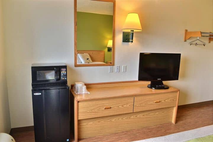 Room 8 of 40