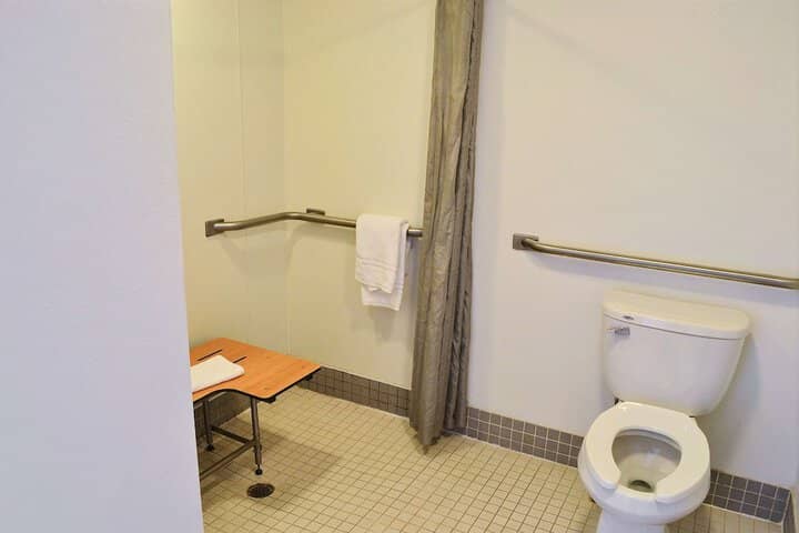 Room 33 of 40