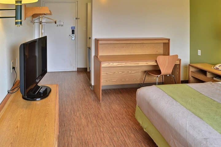 Room 10 of 40